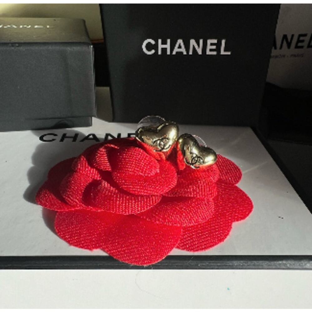 CHANEL Gold CC Interlocking Heart Stud Earrings 21B (CHXX003) - Picture 5 of 8